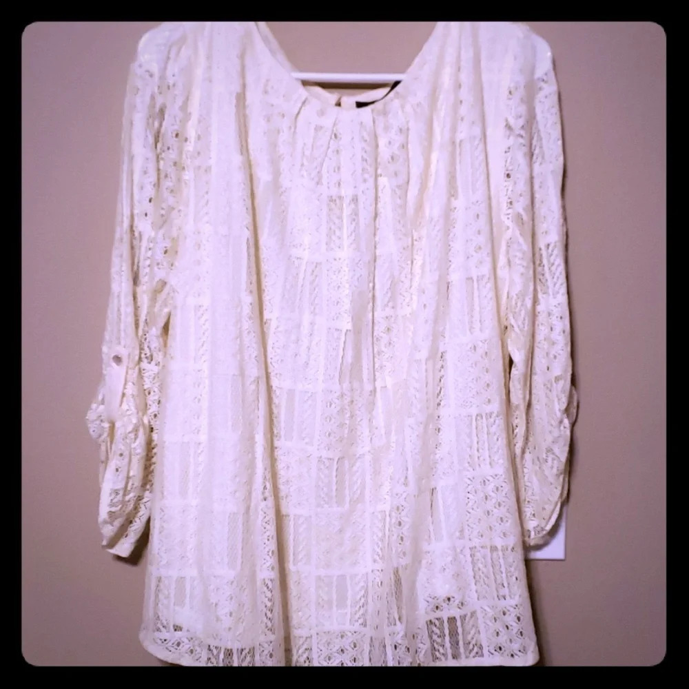 Off white lace over lay 3/4 blouse NWT